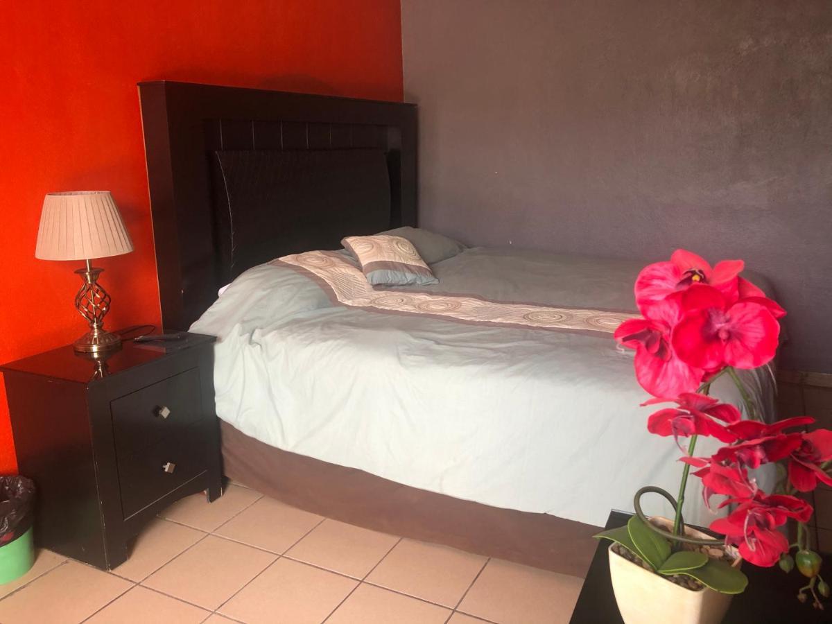 Hotel Isabela, Mag Bay Puerto San Carlos Экстерьер фото